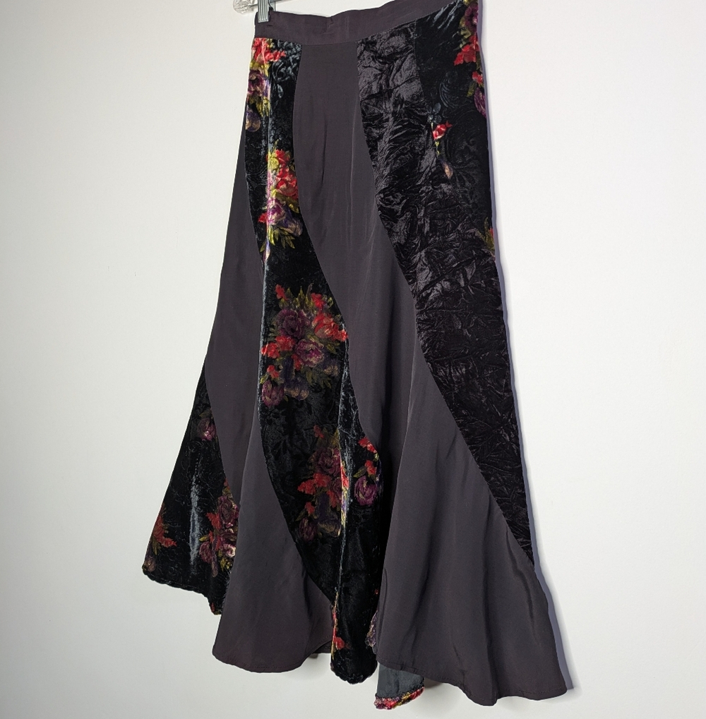Vintage Essay Black Red Floral Velvet Panel Midi Skirt 24in - Picture 2 of 9